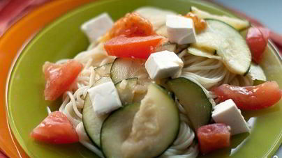 Спагетти с цукини и помидорами