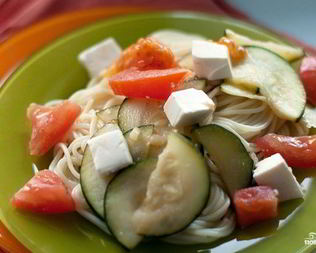 Спагетти с цукини и помидорами