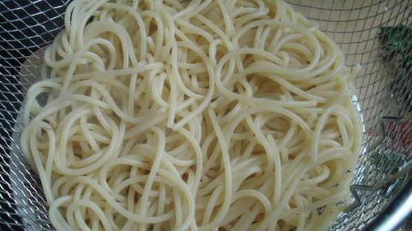 спагетти в сырно-сливочном соусе с грецким орехом