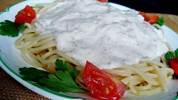 спагетти в сырно-сливочном соусе с грецким орехом