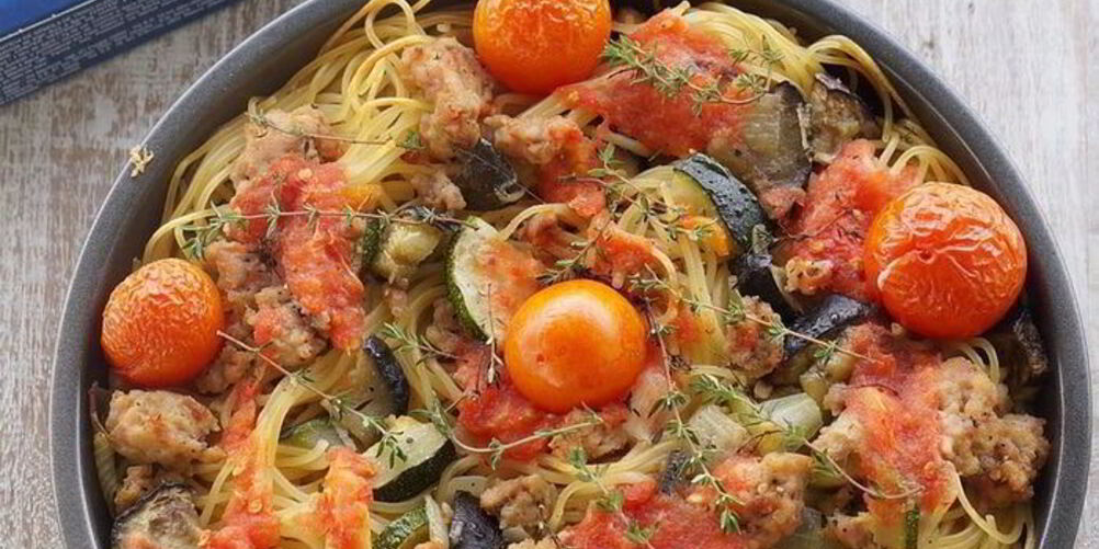 Рецепт спагетти, запеченные с овощами, куриным фаршем и томатами