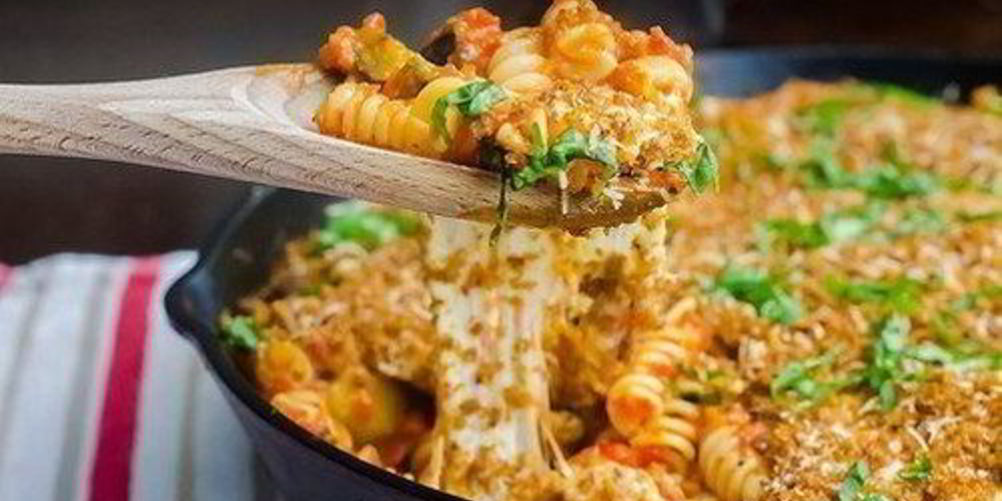 Рецепт сырная паста с баклажанами и перцем, запеченная в духовке