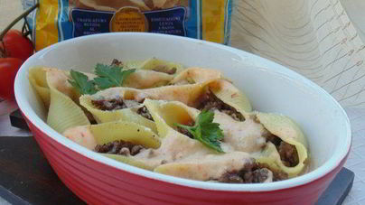 Запеченные конкильони, фаршированные мясом