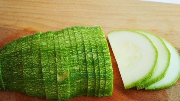 зеленая паста с кабачками и грудкой