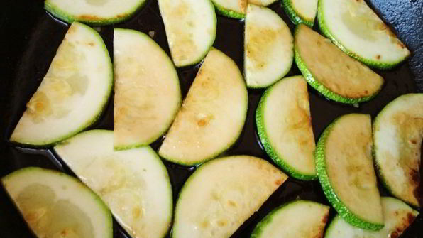 зеленая паста с кабачками и грудкой