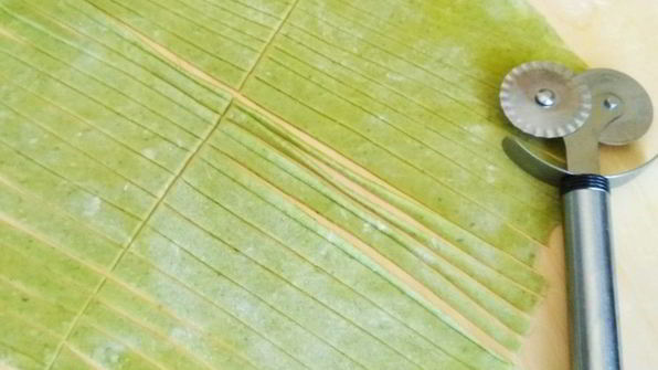 зеленая паста с кабачками и грудкой