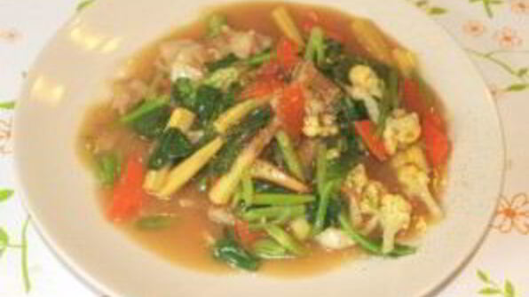 жареная лапша с овощами