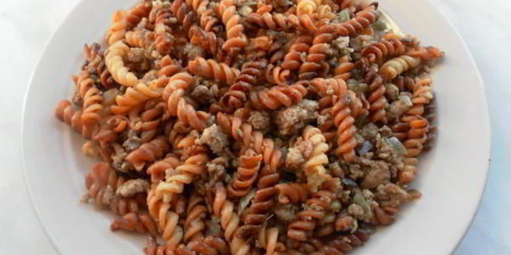 Рецепт золотистая паста фузилли с мясным фаршем