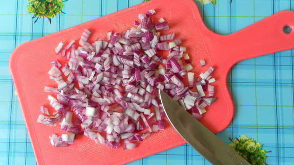 золотистая паста фузилли с мясным фаршем