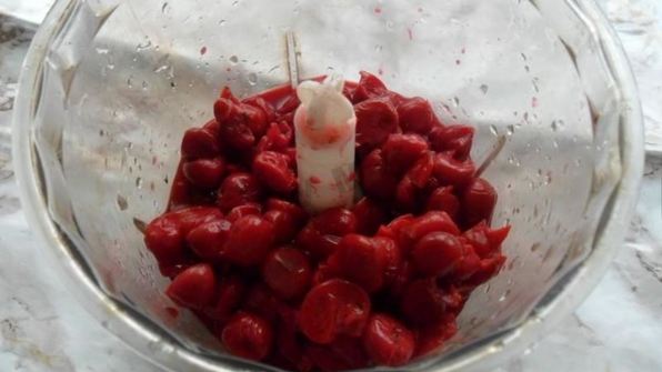 манные клецки с вишневым соусом