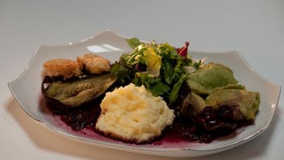 Бараньи яйца с гранатовым соусом