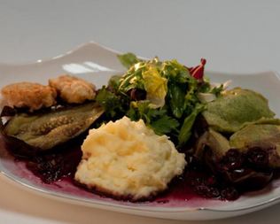 Бараньи яйца с гранатовым соусом