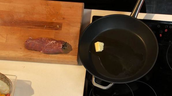 фаршированная свинина с соусом из порея