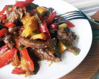 Говядина с апельсинами и перцем