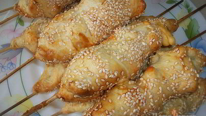 Индейка с сыром в тесте на шпажках