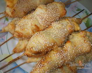 Индейка с сыром в тесте на шпажках