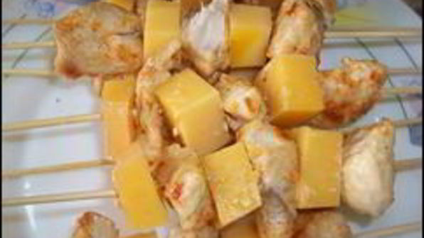 индейка с сыром в тесте на шпажках