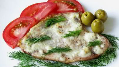 Индейка в сметанном соусе в духовке