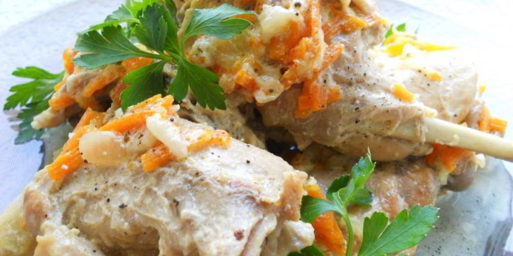 Рецепт кролик, тушеный с овощами и сметаной