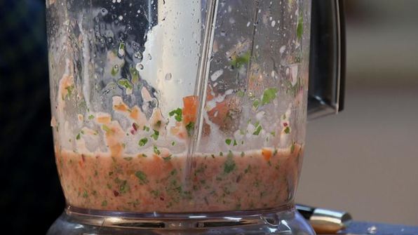 куриная грудка в беконе с авокадо