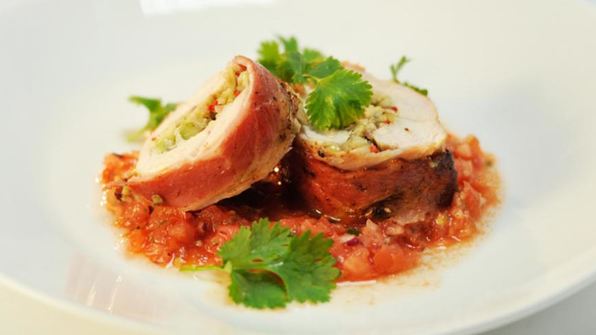 куриная грудка в беконе с авокадо