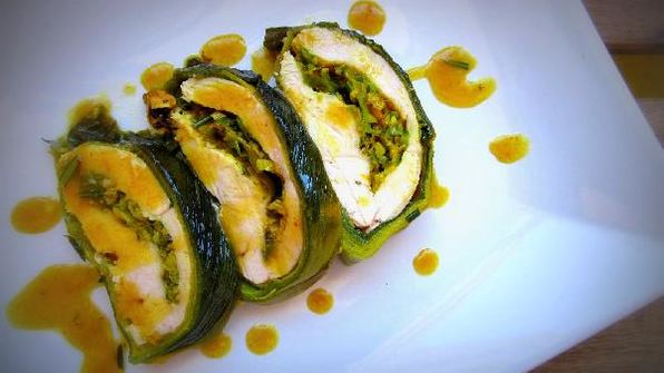 куриная грудка, запеченная в листьях лука-порея