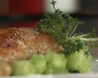 Куриная ножка, фаршированная грибами