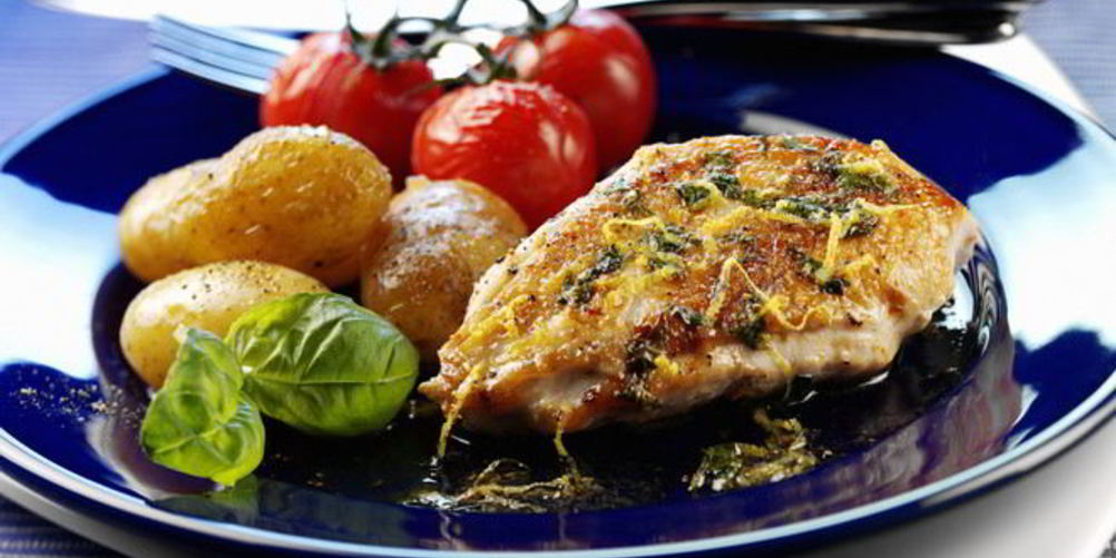 Рецепт куриные и свиные отбивные с помидорами