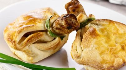 Куриные ножки, запеченные в мешочках из слоеного теста
