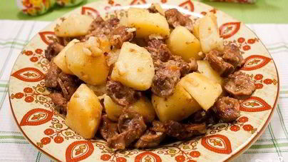 Куриные желудки, тушенные с картошкой