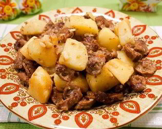 Куриные желудки, тушенные с картошкой