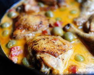 Курица с оливками