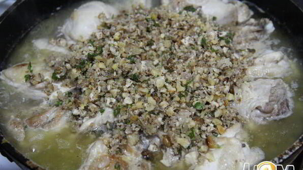 курица с орехами по-сочински