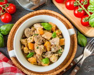 Курица с тыквой и шампиньонами в сливках