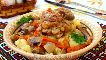 Курица, тушенная с грибами в соевом соусе