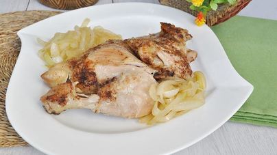 Курица в майонезе с луком в духовке