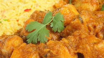 Курица в сливочном соусе карри с ананасом