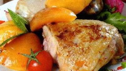 Курица, запеченная с нектаринами