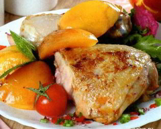 Курица, запеченная с нектаринами