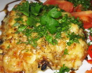 Мясо с грибами и сыром