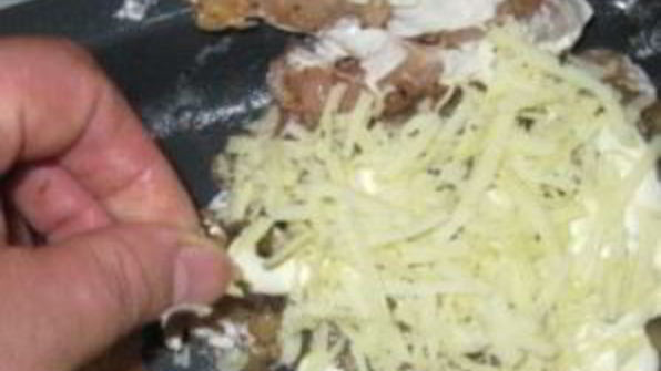 мясо с грибами и сыром