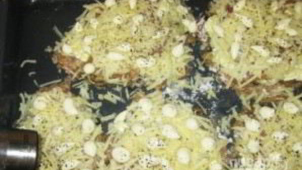 мясо с грибами и сыром