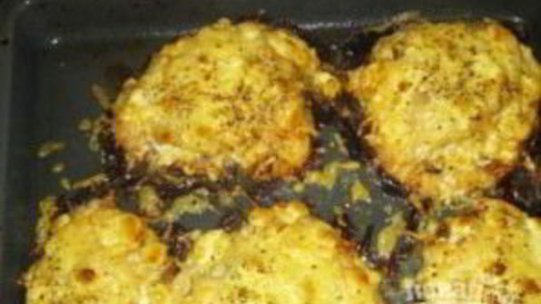 мясо с грибами и сыром