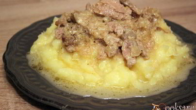 Очень вкусная свинина в сметанно-луковом соусе