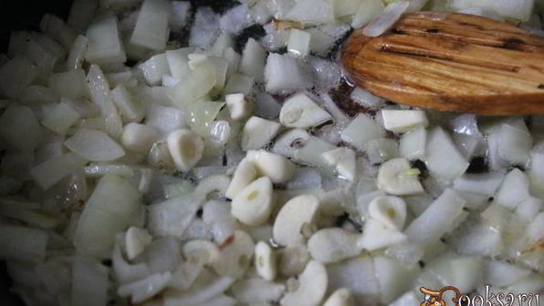 очень вкусная свинина в сметанно-луковом соусе