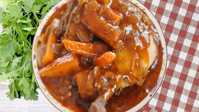 Рябчик тушеный в вине