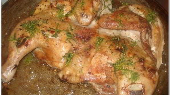 салат с кальмарами, цыпленок табака и куриные крылышки барбекю