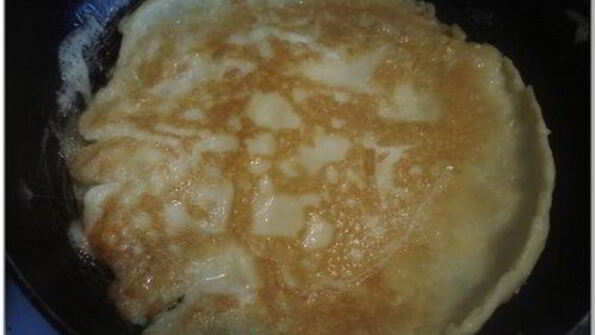 салат с кальмарами, цыпленок табака и куриные крылышки барбекю