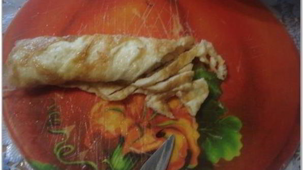 салат с кальмарами, цыпленок табака и куриные крылышки барбекю