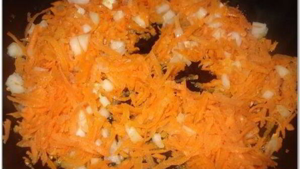 салат с кальмарами, цыпленок табака и куриные крылышки барбекю